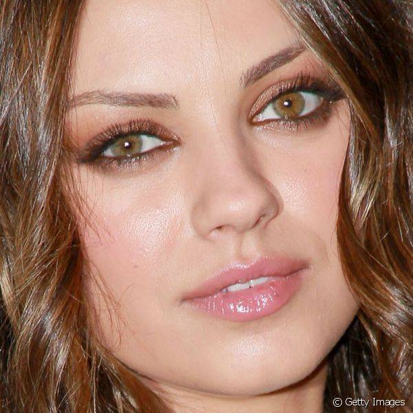 Mila destacou os olhos com esfumado marrom discreto para prestigiar o evento MOCA's Annual Gala, em novembro de 2010